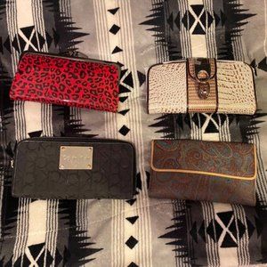 CLUTCHES TO CLUTCH😚💁🏻‍♀️